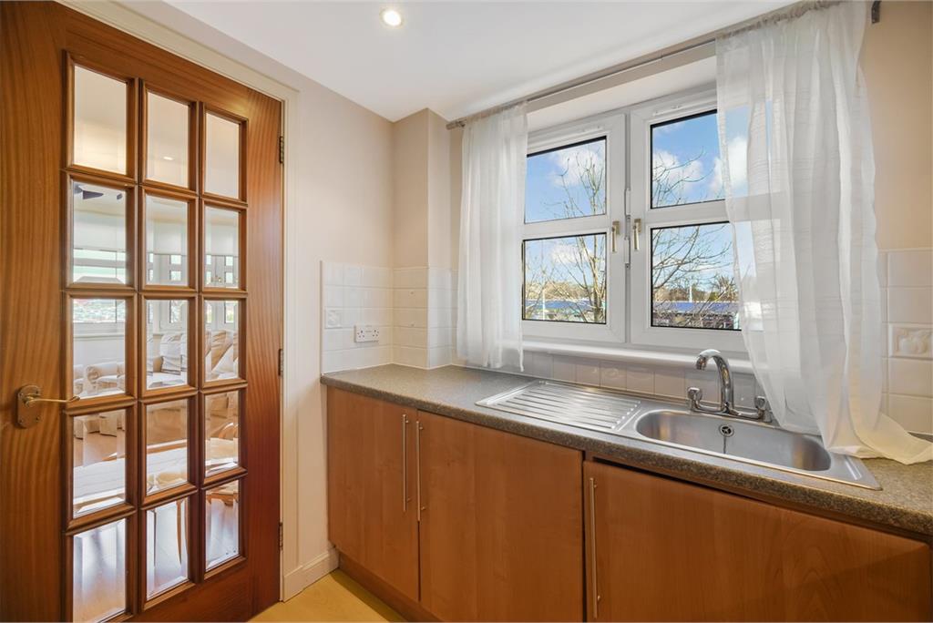 Flat 8,
32 Meadow Place Road,
Edinburgh,
EH12 7RY - image 9