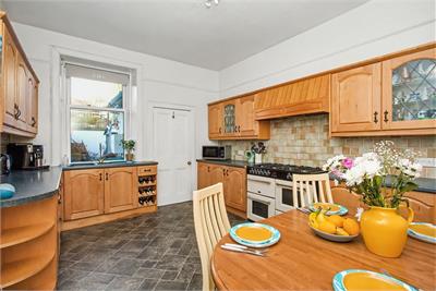 Strowan Cottage, 20 Wemyss Place, Peebles, EH45 8JT - image 3