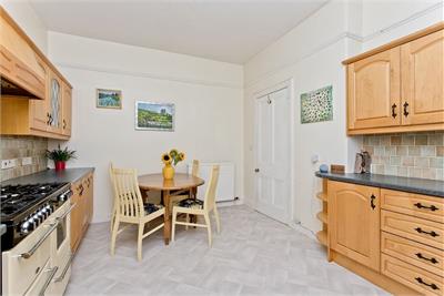 Strowan Cottage, 20 Wemyss Place, Peebles, EH45 8JT - image 3