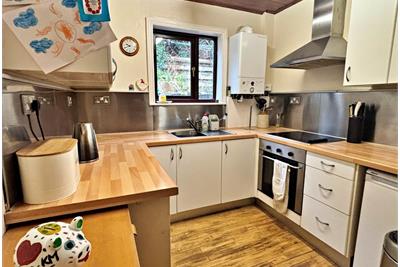Mews Cottage, 67 King Street, Castle Douglas, DG7 1AE - image 5