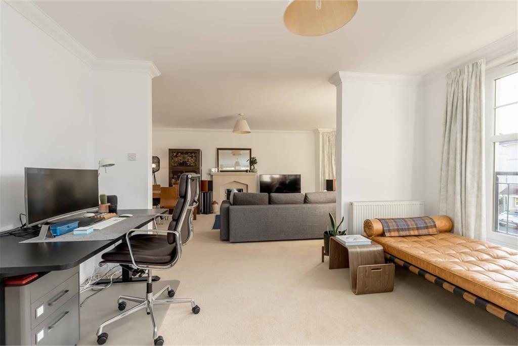 Flat 4,
3 Avenel,
Edinburgh,
EH4 6GX - image 10