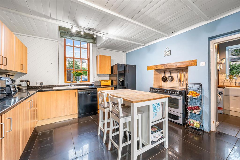 Station House,
45 Station Road,
Oakley,
Dunfermline,
KY12 9NW - image 8