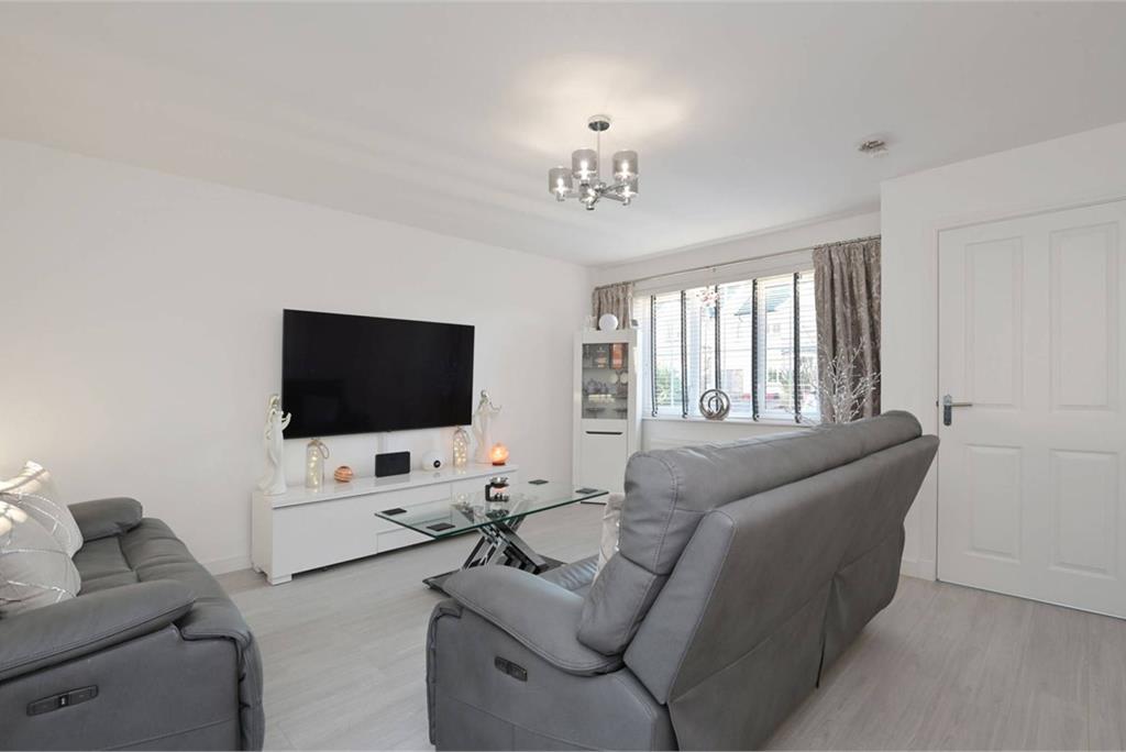 33 Poynters Road, , Broxburn, EH52 5ED - image 2