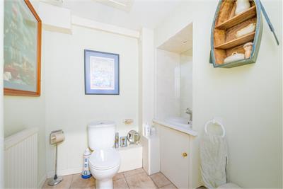 Bellevue House,
Bowmont Street,
Kelso,
TD5 7DZ - image 11