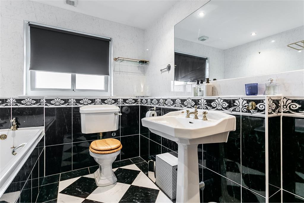 2 Station Mews,
Kirknewton,
EH27 8BZ - image 17