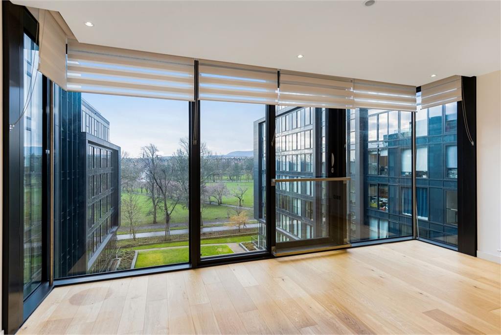 5/17 Simpson Loan, Edinburgh, EH3 9GX - image 2