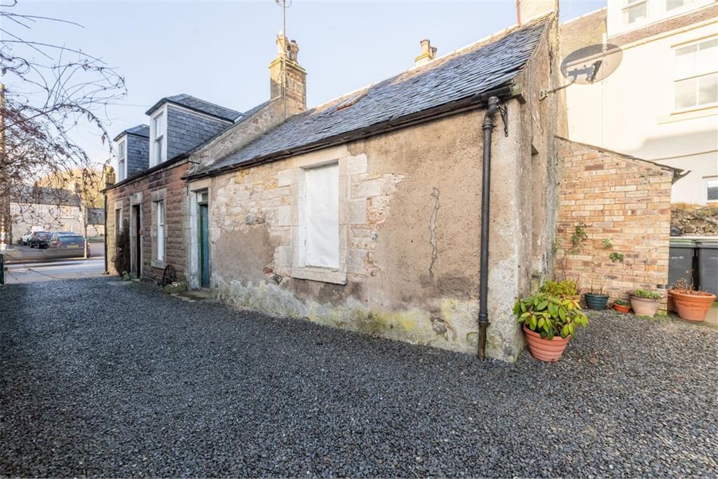 Steven Cottage, Main Street, West Linton, EH46 7EE - image 1