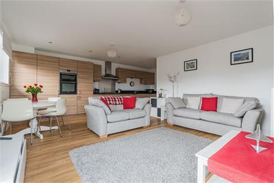 2/11 Burnbrae Drive, Edinburgh, EH12 8AS - image 3