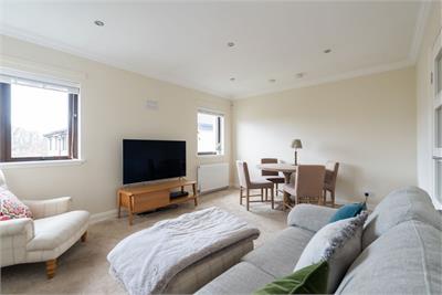 67/4 Craiglockhart Terrace, Edinburgh, EH14 1XH - image 3