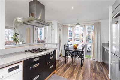 Flat 4,12 East Pilton Farm Avenue, , EH5 2GB - image 2