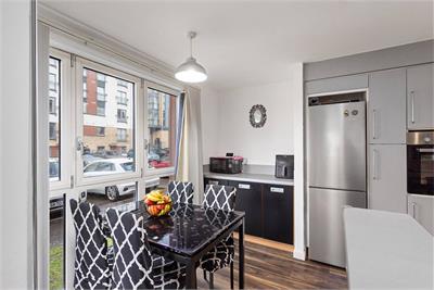 Flat 4,12 East Pilton Farm Avenue, , EH5 2GB - image 6