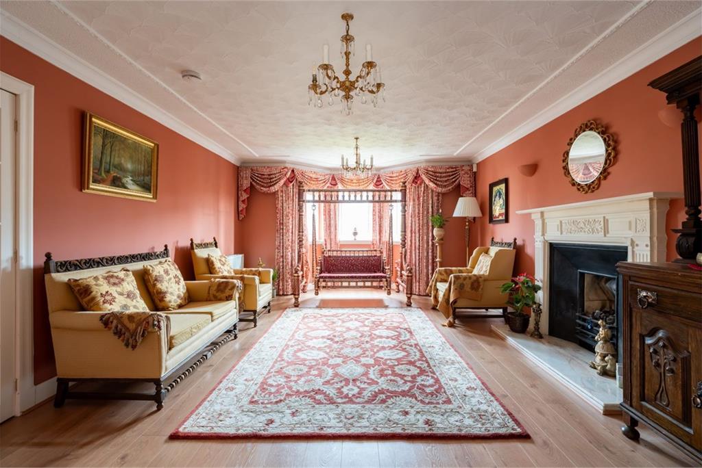 10 Lanark Road West, Juniper Green, EH14 5ER - image 2