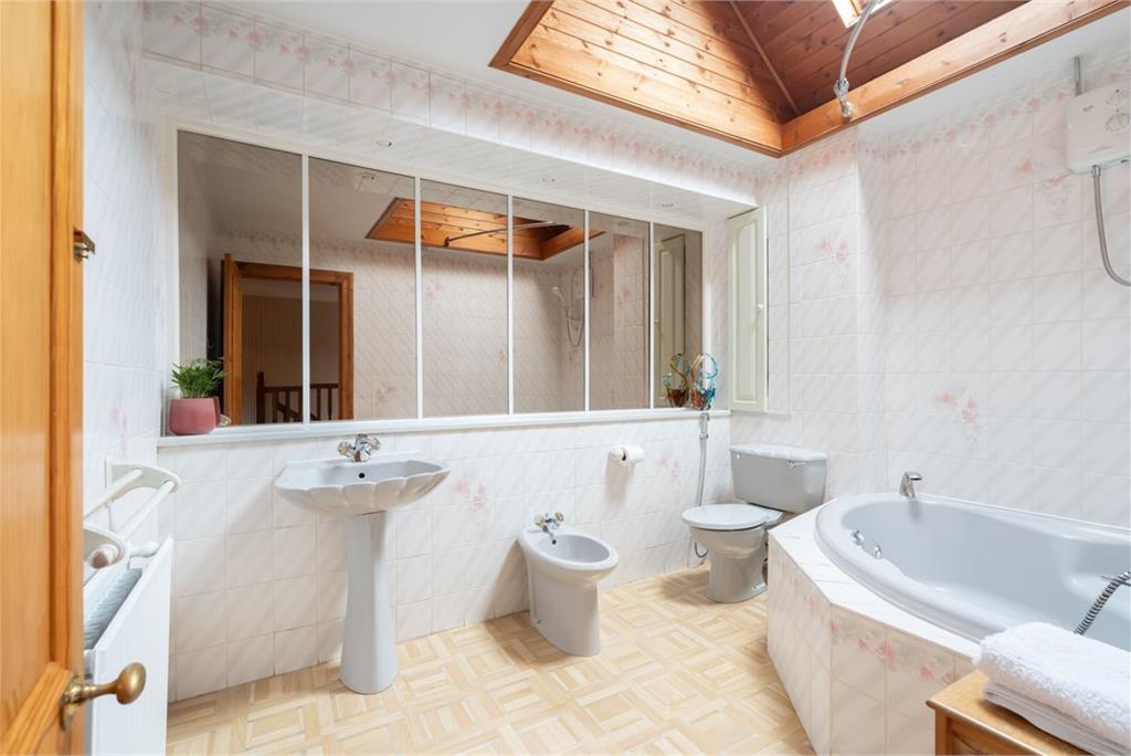 10 Lanark Road West, Juniper Green, EH14 5ER - image 22