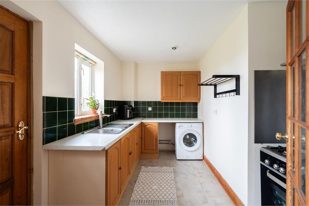 10 Lanark Road West, Juniper Green, EH14 5ER - image 10