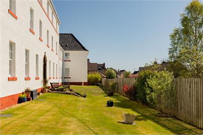 19/4 Margaret Rose Drive, Edinburgh, EH10 7ER - image 20