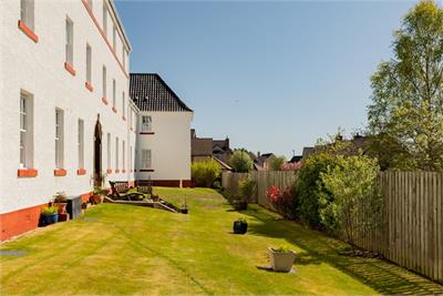 19/4 Margaret Rose Drive, Edinburgh, EH10 7ER - image 20