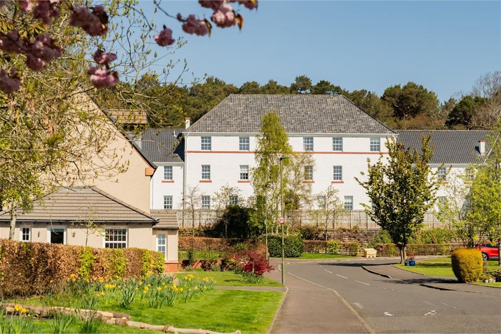 19/4 Margaret Rose Drive, Edinburgh, EH10 7ER - image 1
