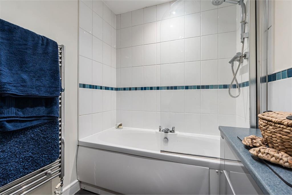 35/1 Waterfront Avenue, Edinburgh, EH5 1JD - image 11