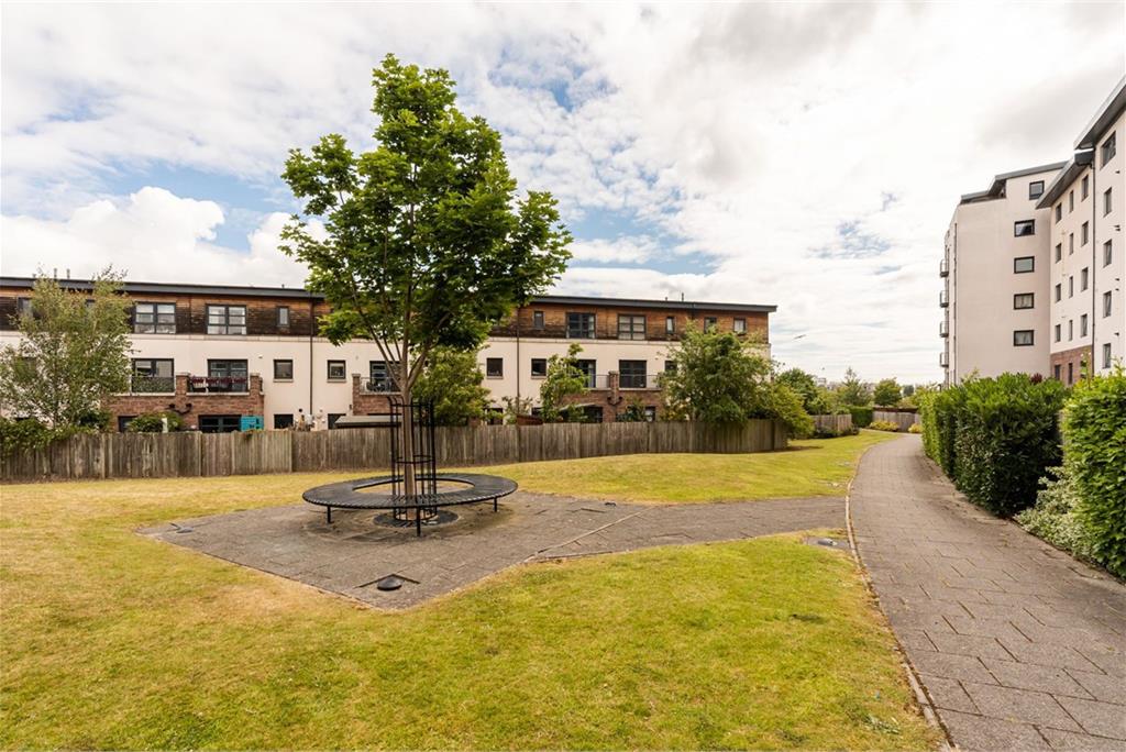35/1 Waterfront Avenue, Edinburgh, EH5 1JD - image 13