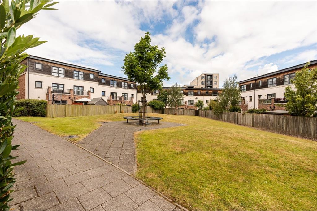 35/1 Waterfront Avenue, Edinburgh, EH5 1JD - image 14