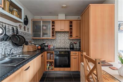 35/1 Waterfront Avenue, Edinburgh, EH5 1JD - image 3