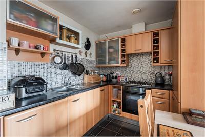 35/1 Waterfront Avenue, Edinburgh, EH5 1JD - image 5