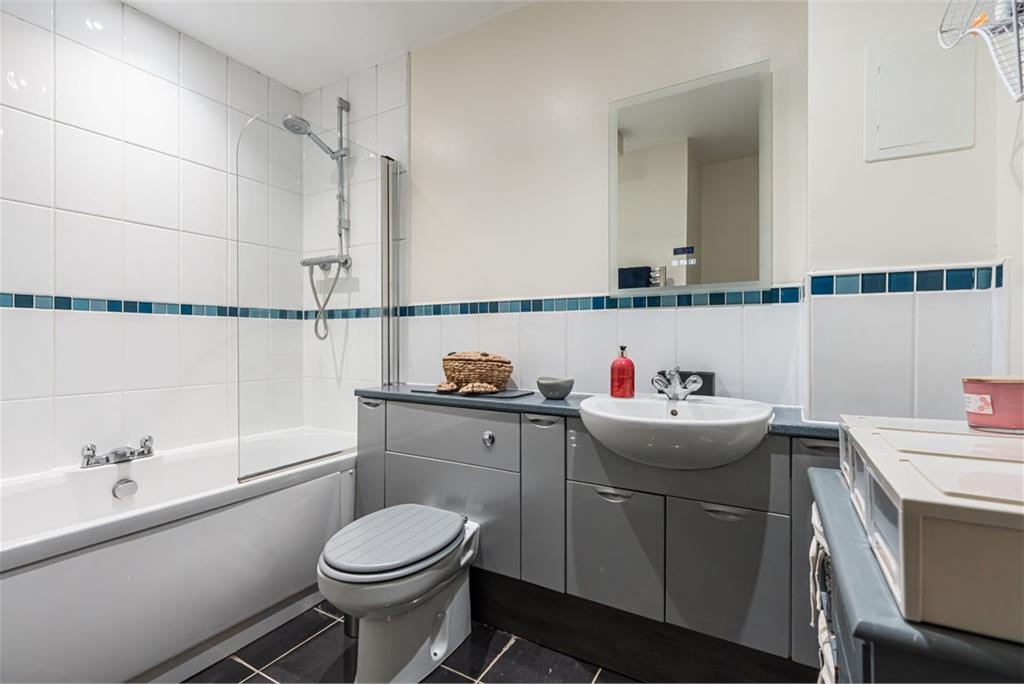 35/1 Waterfront Avenue, Edinburgh, EH5 1JD - image 10