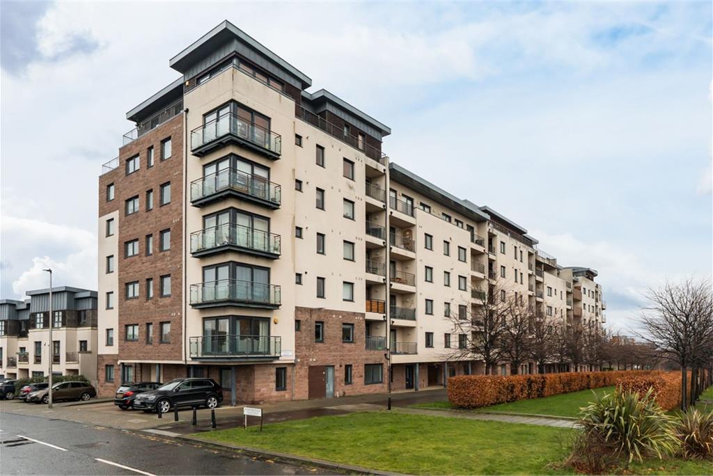 35/1 Waterfront Avenue, Edinburgh, EH5 1JD - image 1