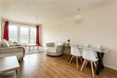 Flat 9, 4 New Mart Gardens, Edinburgh, EH14 1TZ - image 2
