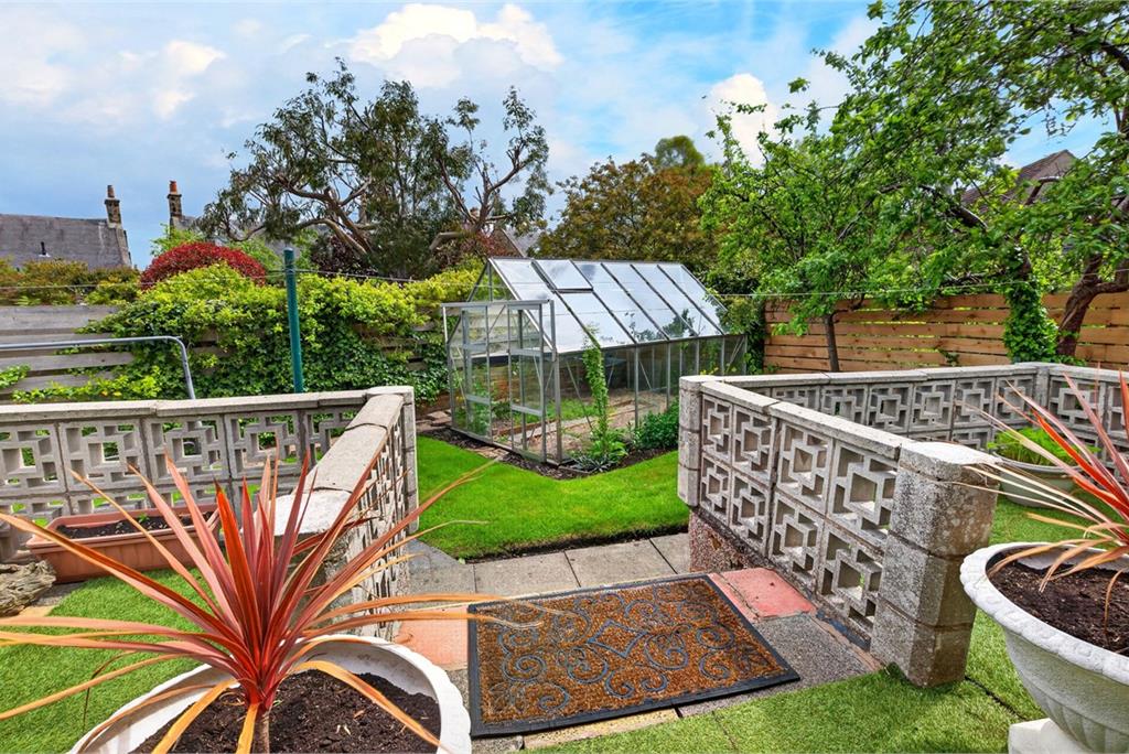 3 Leadervale Road,
Liberton
Edinburgh,
EH16 6PB - image 32