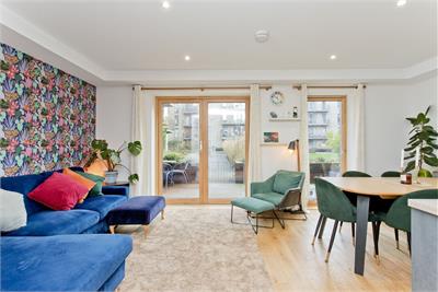 6 Hughes Close, Canonmills, Edinburgh, EH7 4FU - image 2
