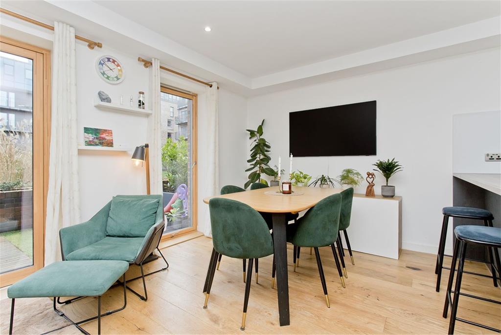 6 Hughes Close, Canonmills, Edinburgh, EH7 4FU - image 4