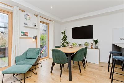 6 Hughes Close, Canonmills, Edinburgh, EH7 4FU - image 4