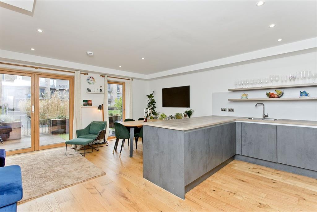 6 Hughes Close, Canonmills, Edinburgh, EH7 4FU - image 5