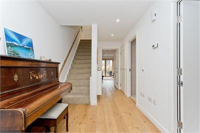 6 Hughes Close, Canonmills, Edinburgh, EH7 4FU - image 9