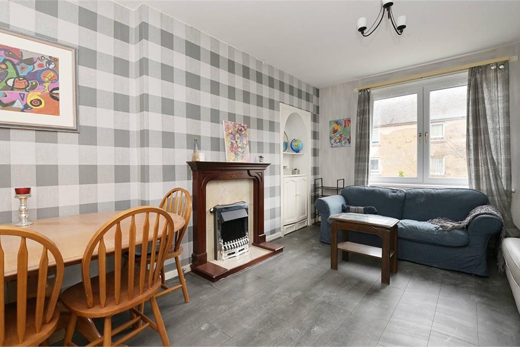 4/4 Royston Mains Gardens, , Edinburgh, EH5 1NP - image 2