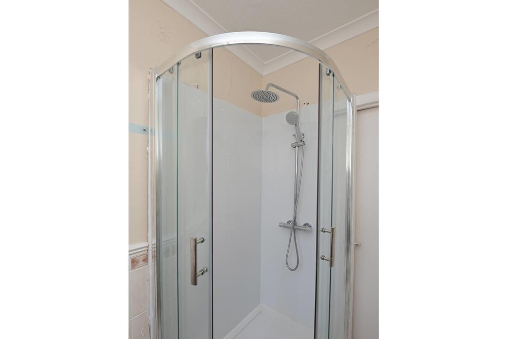 4/4 Royston Mains Gardens, , Edinburgh, EH5 1NP - image 13