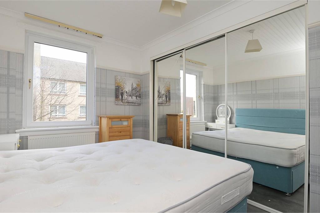 4/4 Royston Mains Gardens, , Edinburgh, EH5 1NP - image 14