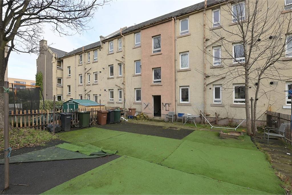4/4 Royston Mains Gardens, , Edinburgh, EH5 1NP - image 18