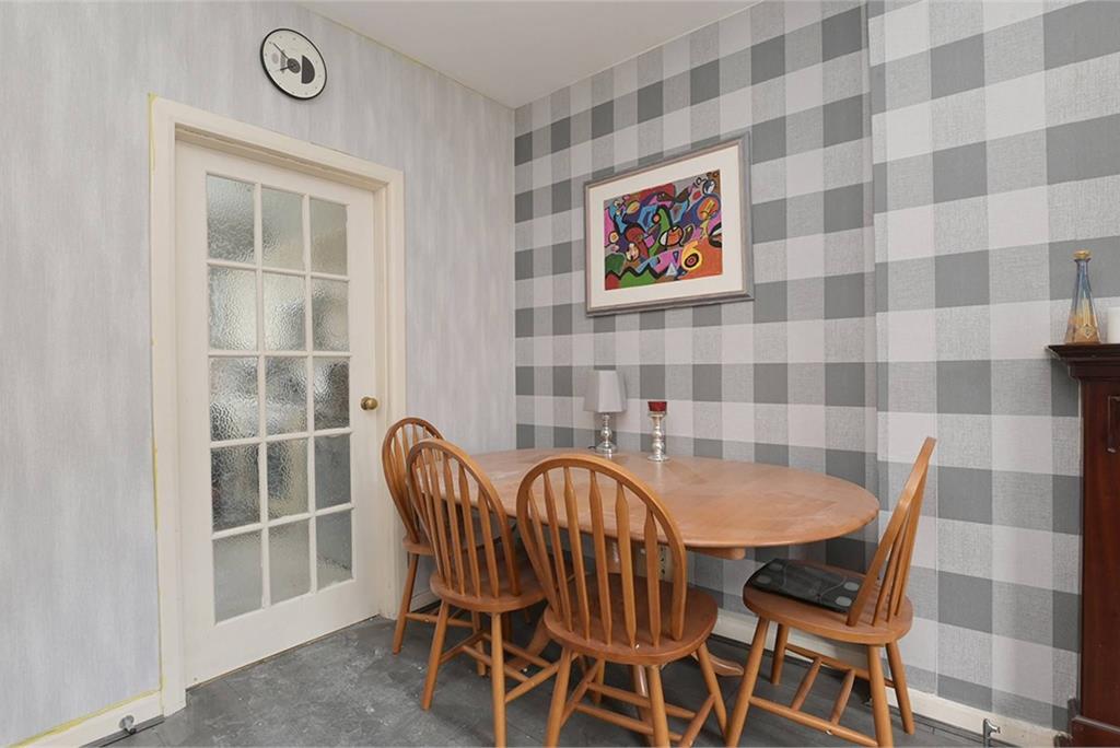 4/4 Royston Mains Gardens, , Edinburgh, EH5 1NP - image 6
