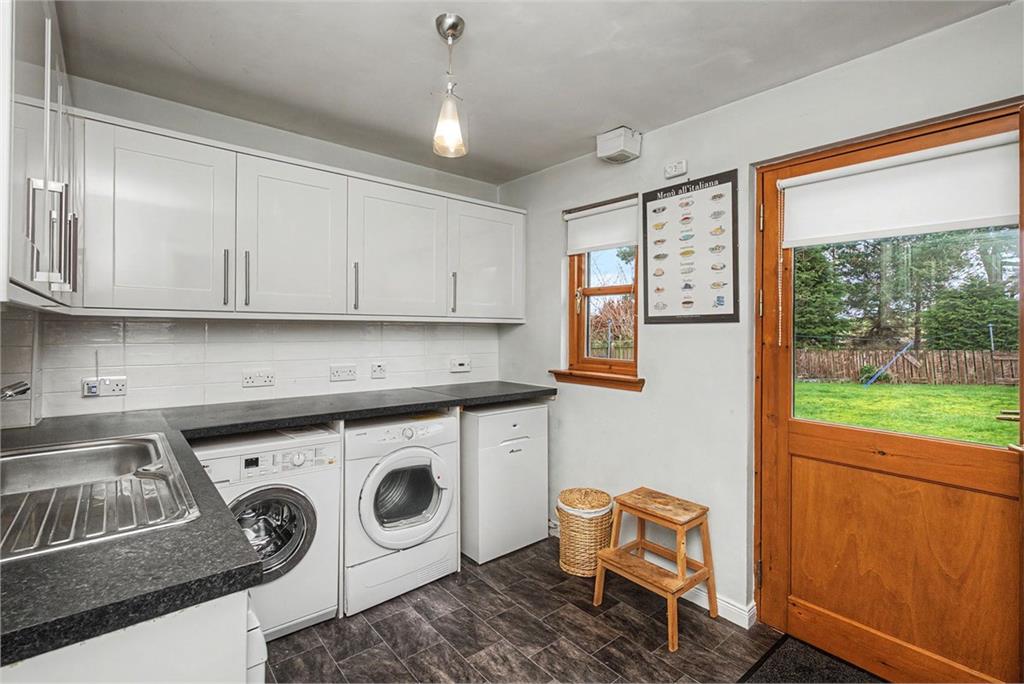 7 Broomlee Mains Court, West Linton EH46 7BP - image 11