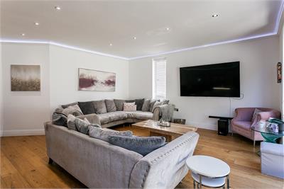 70 Meadowfield Terrace,
Edinburgh,
EH8 7NU - image 6