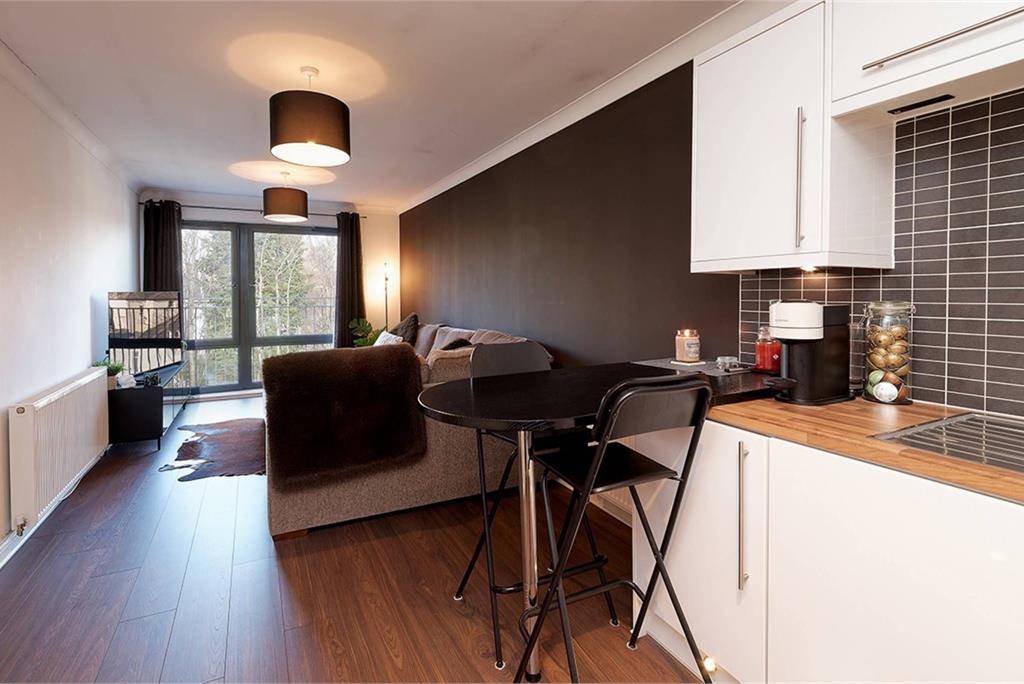 3/2 4 Smithycroft Court, Riddrie, G33 2RA - image 4