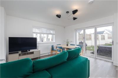 19 Norwal Drive, West Craigs, EH12 0ED - image 2
