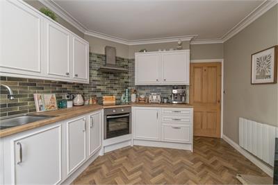24C Braid Crescent, Edinburgh, EH10 6AU - image 2
