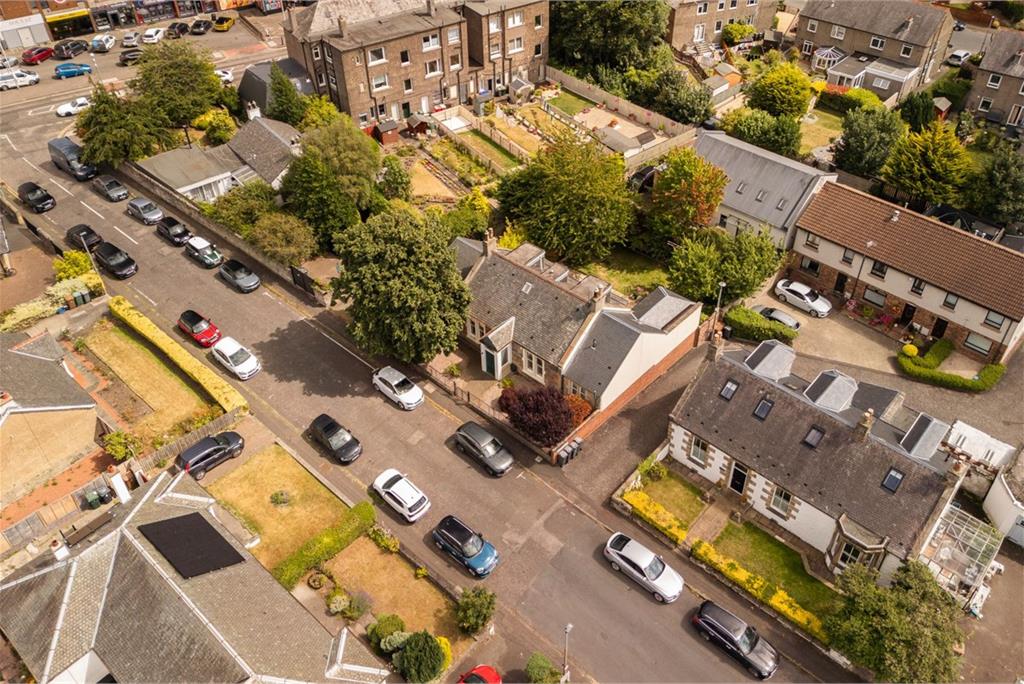 1 Roull Road, Edinburgh, EH12 7JW - image 1