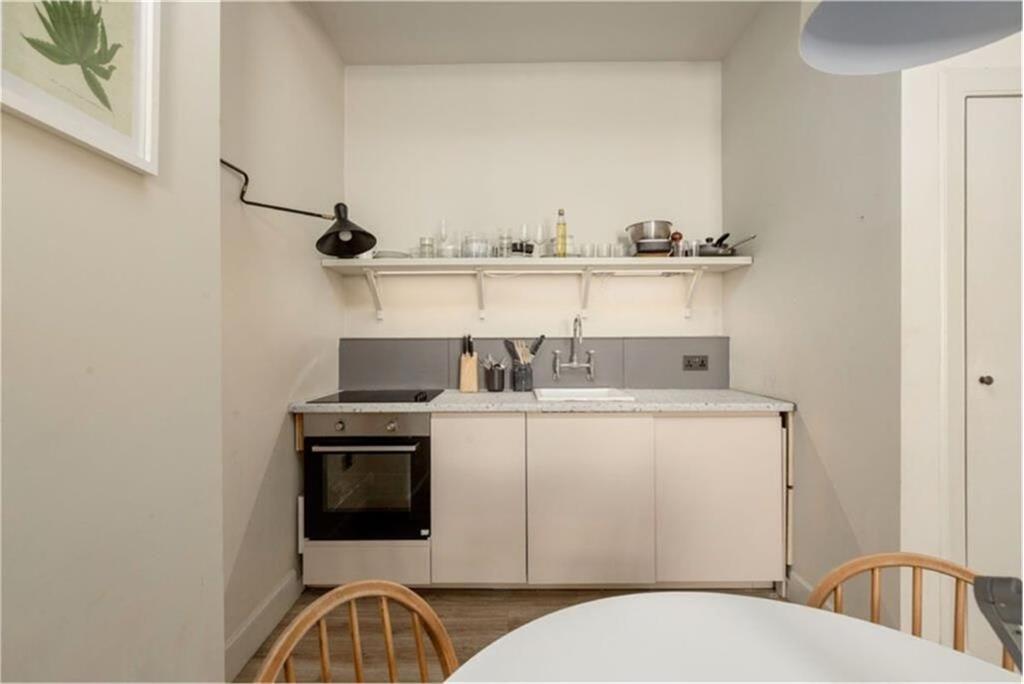 96/11 Canongate, Old Town, EH8 8DD - image 4