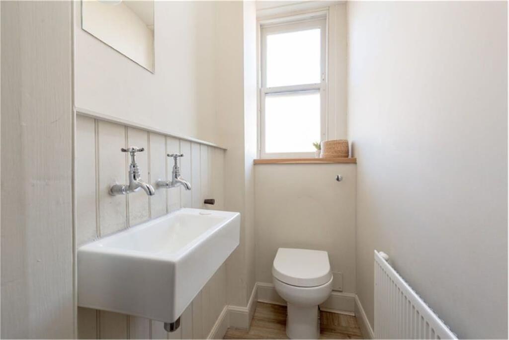 96/11 Canongate, Old Town, EH8 8DD - image 8