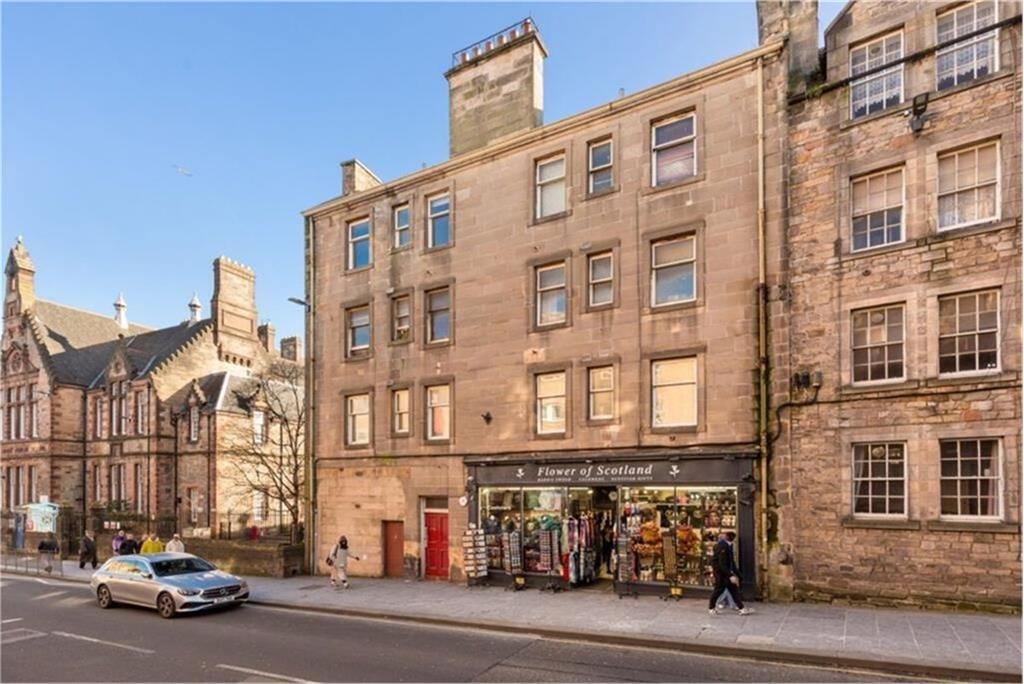 96/11 Canongate, Old Town, EH8 8DD - image 1