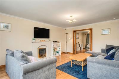8 Burnside Park, Balerno, Edinburgh, EH14 7LY - image 3